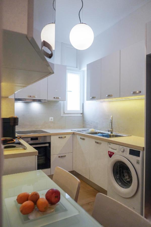Konstantinos Stylish Brand New Apt In The Heart Of Atenas Exterior foto