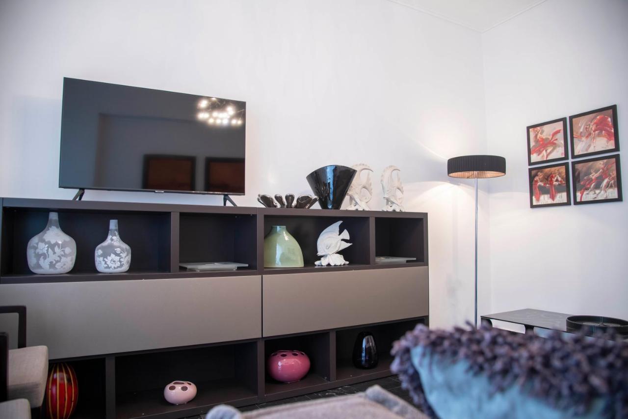 Konstantinos Stylish Brand New Apt In The Heart Of Atenas Exterior foto