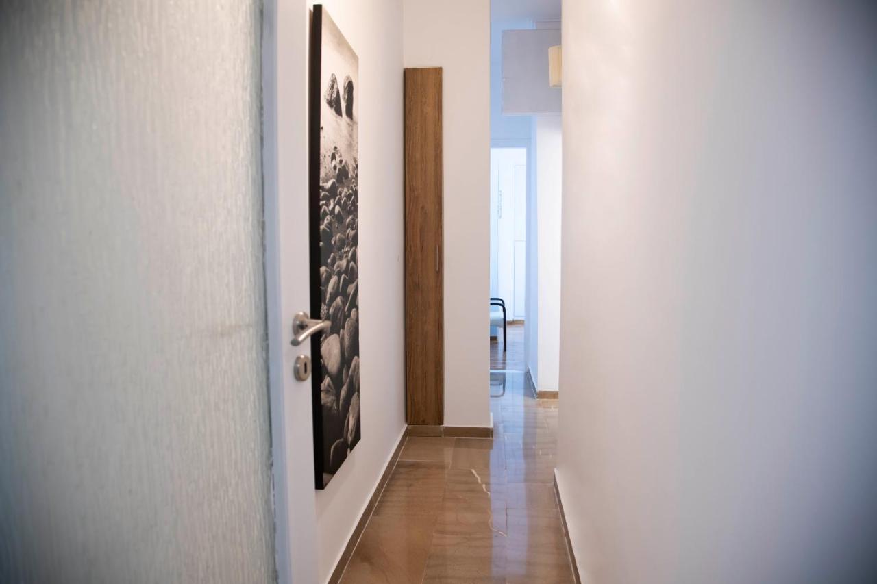 Konstantinos Stylish Brand New Apt In The Heart Of Atenas Exterior foto